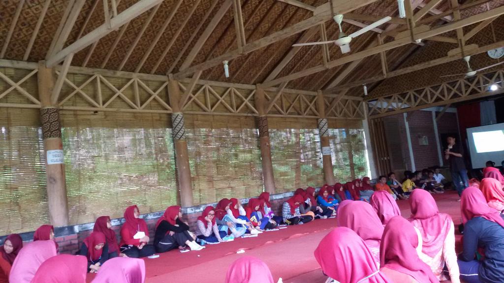 Materi Manajemen Aspirasi <a href="/HimaGiziUhamka/">HIMA GIZI UHAMKA</a> yang diisi oleh kak Muhaemi dari <a href="/BEM_UHAMKA/">BEM UHAMKA</a>