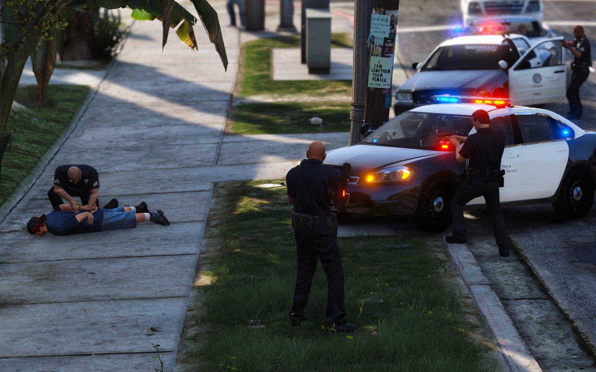 LSPD_N_Taylor's tweet photo. A pursuit through Davis was initiated after a suspect fled a traffic stop. But, was quickly ended by LSPD's finest! https://t.co/evcWIGmGJW