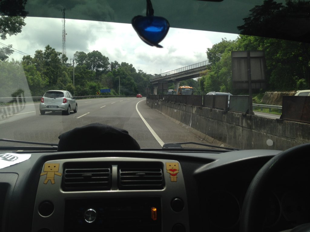 Perjalanan menuju KSC Bandung, See U Guys!!!
Mari merapat...LK onstage 15.30 wib