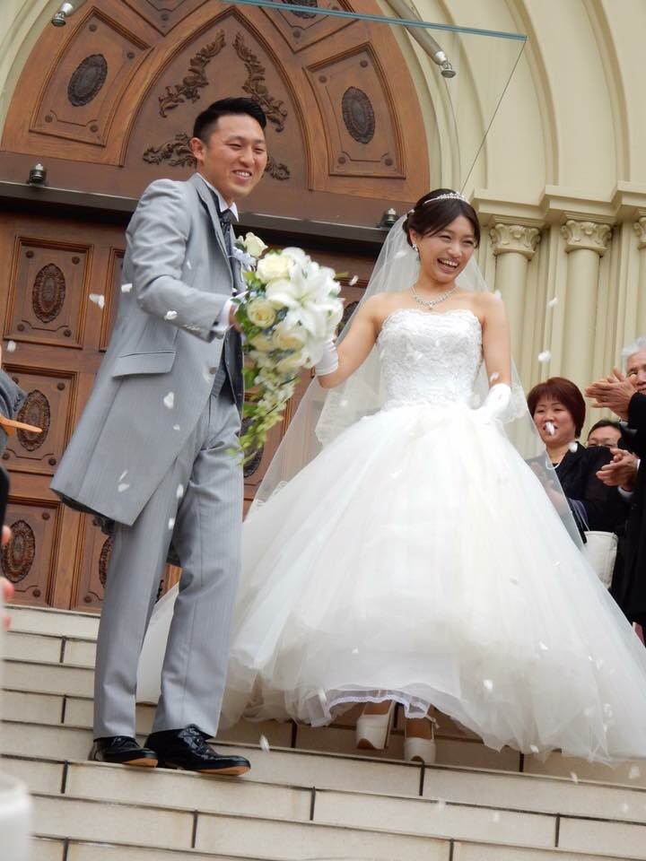 おざわえり 15 1 23 高校時代の部活の仲間の結婚式 でした 綺麗でかわいくて幸せそうだった お父さんお母さんと会えた時は泣けたなぁ 余興のダンスも喜んでくれて良かった やっぱり学生時代苦楽を共にした仲間は一生もの T Co Rjwn9z6bex