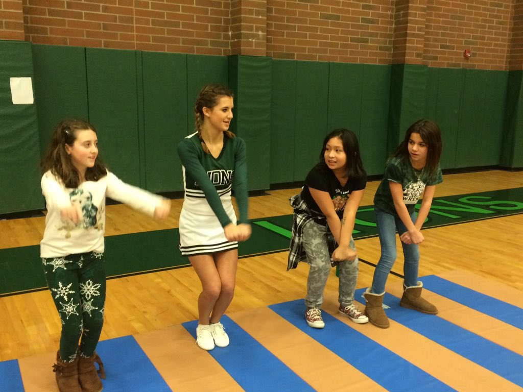 MissMorgan_409's tweet photo. Future cheerleaders learning a sideline chant from freshman Bri #wintertailgate #lawrencepride https://t.co/UMLlo5H1Lu