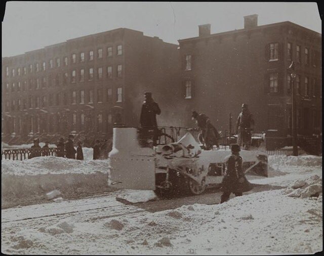 MrBarrowKnick's tweet photo. This time of the year reminds me of the storms in 88 and 89.  1888 and 1889.  #blizzard @discovering_NYC #theKnick https://t.co/xg1Whkg8x1