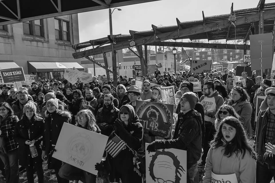 STL4Bernie's tweet photo. #BernDownTheLoop #MarchForBernie #STL4Bernie https://t.co/4pJbDmkIx5