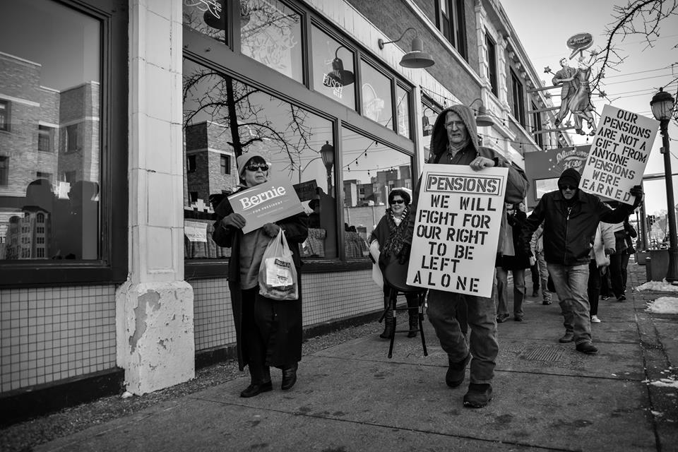 Mitzi77's tweet photo. #BernDownTheLoop #MarchForBernie #STL4Bernie https://t.co/J3XBITC8AJ