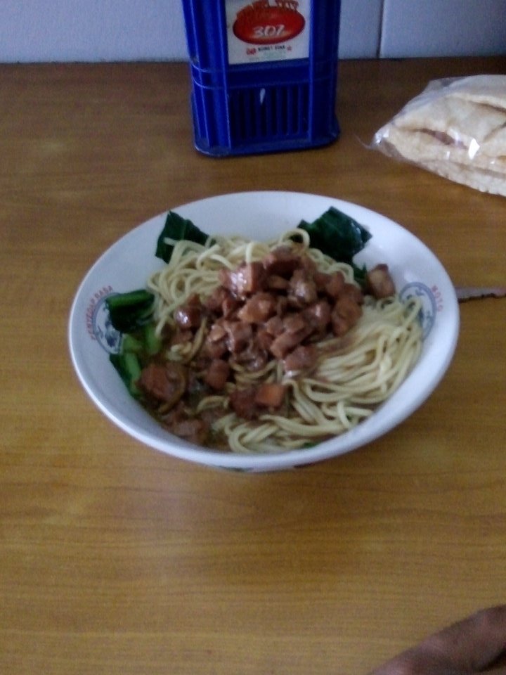 anrisickal's tweet photo. Mie ayam dulu bareng pacar :* https://t.co/qC3CKwLGBH