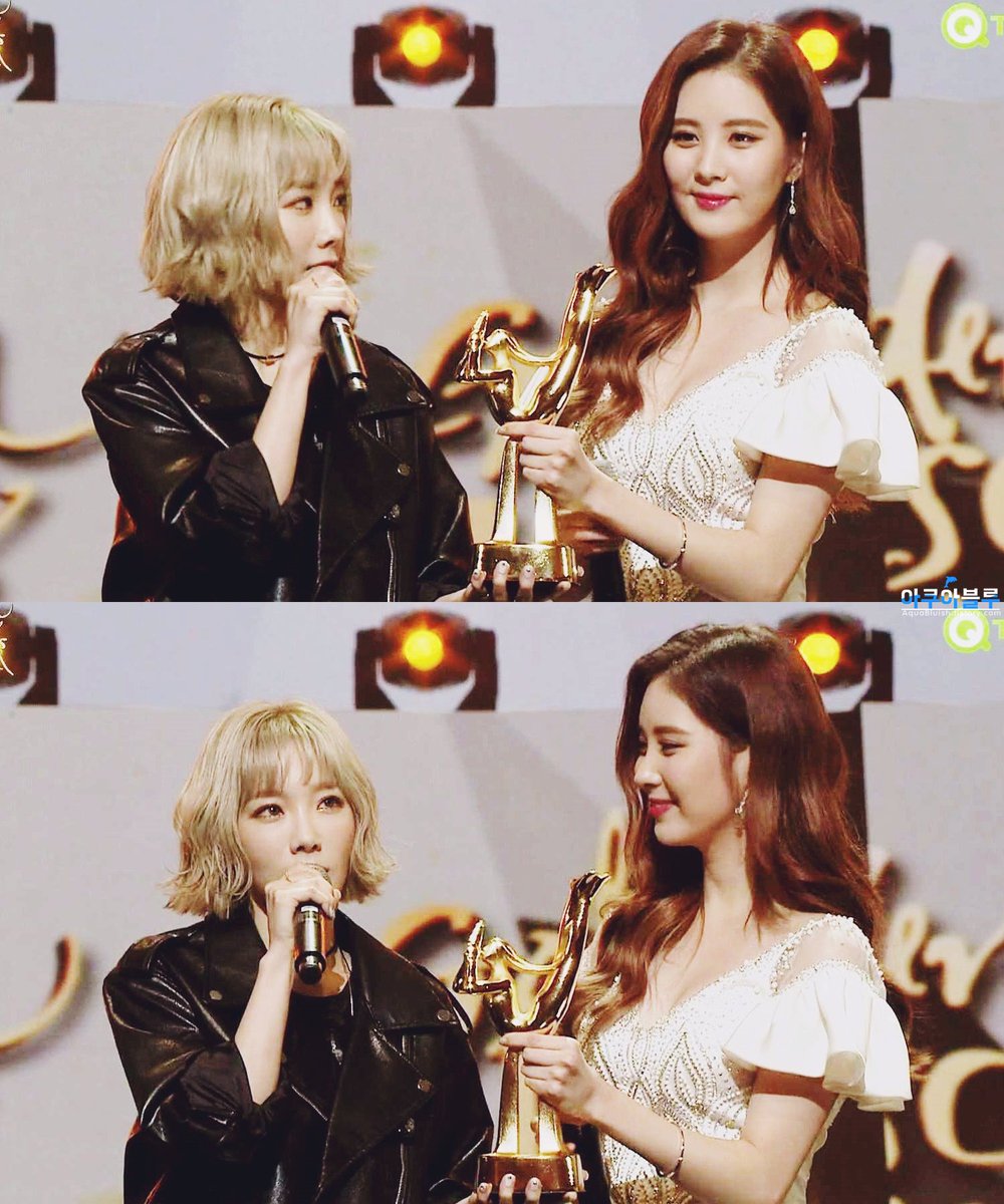 AquaBluish8's tweet photo. 160120 골든디스크 서현 캡쳐 10p #서현 #seohyun #리막
https://t.co/kbAcmPwuh6 https://t.co/ECAYy82czp