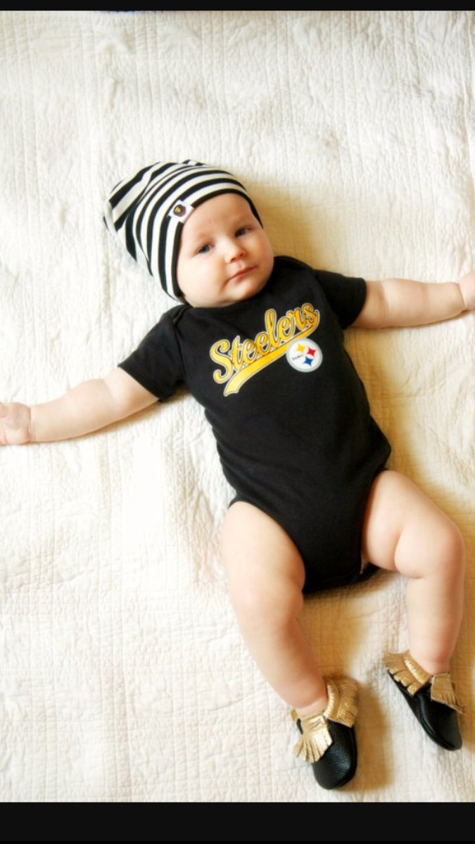 VigorousMcCall's tweet photo. Gives birth to the perfect child.  @BenignChimera https://t.co/XaWGM9dItl