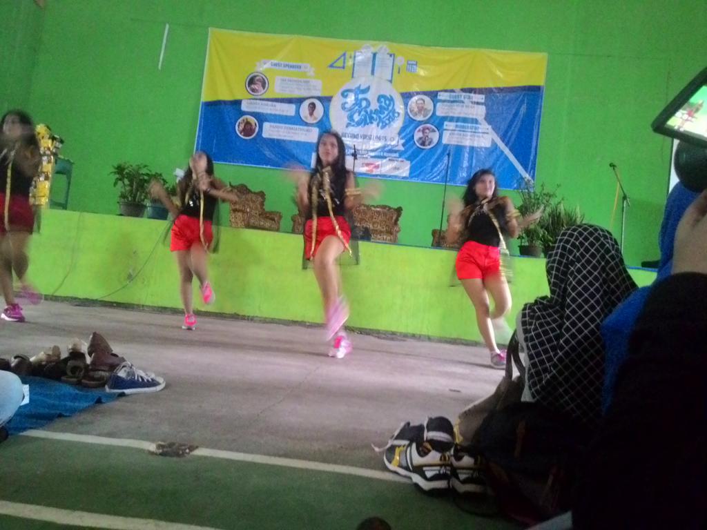 tosikma2016's tweet photo. [ Live Report ]

Perfomance from SMADA DANCER ☺ https://t.co/mQdAR7bgHX