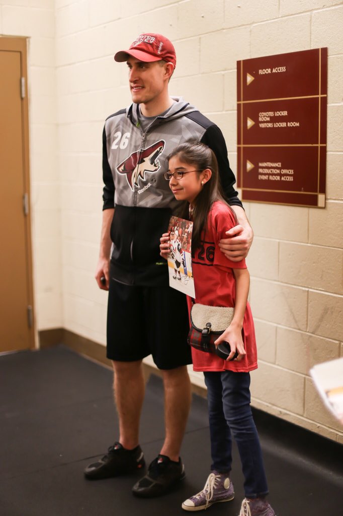 Michael &amp; Michelle Stone hosted the <a href="/BHGHAZ/">Boys Hope Girls Hope of Arizona</a> Scholars at tonight's game. #StonesStars