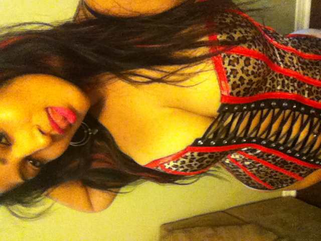 divya_desi's tweet photo. horny as hell...remove all clothes and  do something https://t.co/KZQgJHx7BD