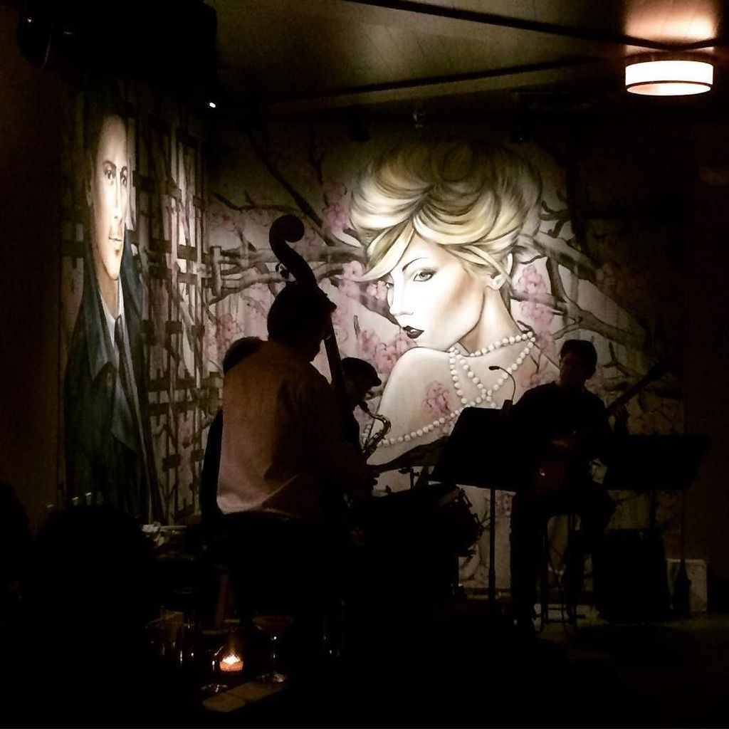 Live jazz + strong cocktails at @mrtipplessf. Awesome crowd tonight!