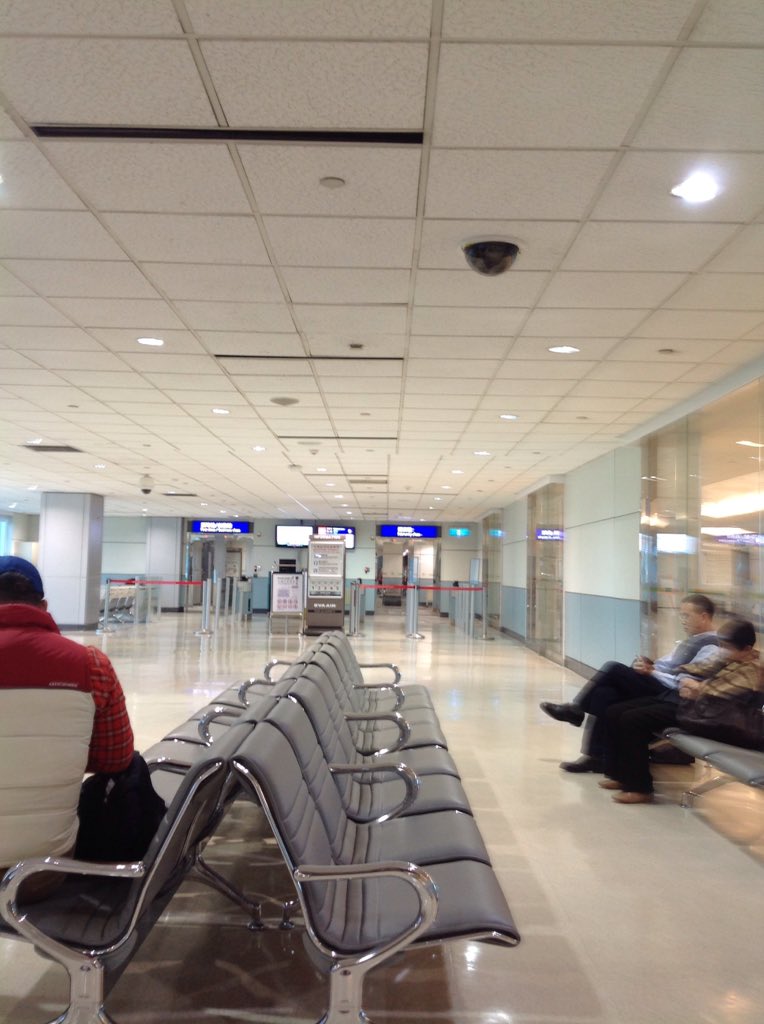 茶壹福 On Twitter 桃園国際空港 なぜか冷房入ってます 香港じゃあるまいし 寒いって言いながら冷房は無駄 Https T Co 8khv8ziglt