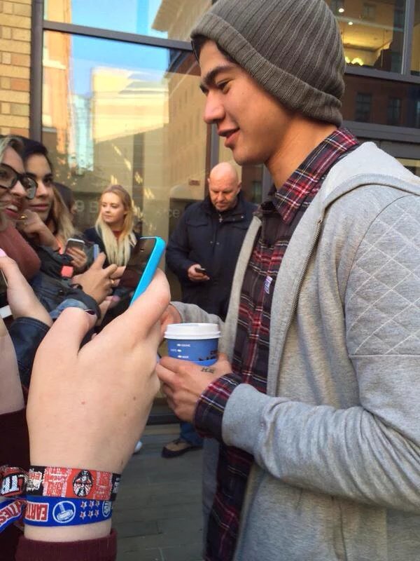 Helping_5SOSFam tweet picture