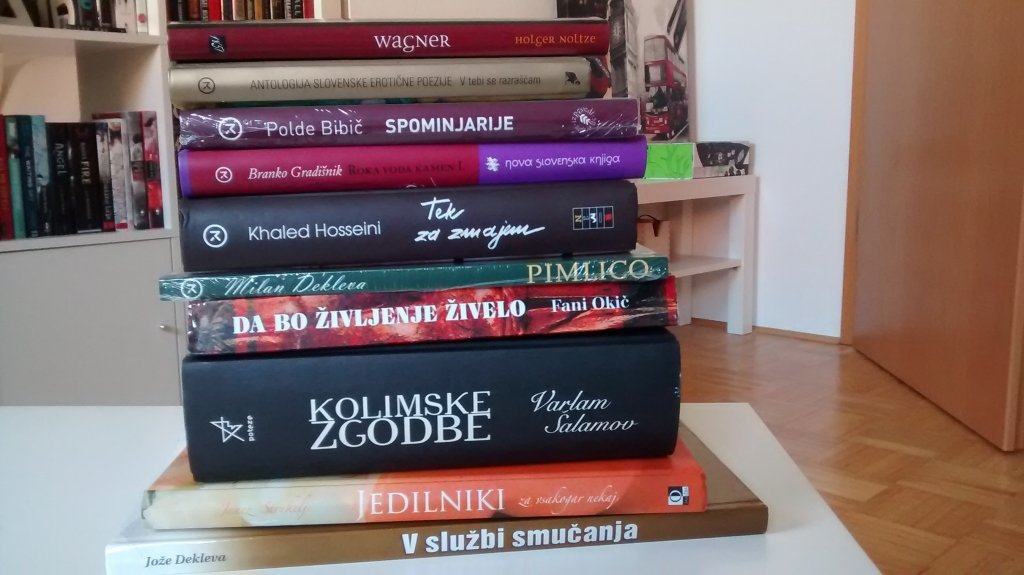 FreakChiq's tweet photo. Preden grem v bukvarno s tem - bi mel kdo kaj od tega? For free of course #podarim #knjige https://t.co/KtgQk4754z