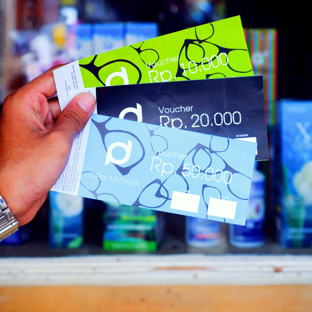 OptikMutiara's tweet photo. Grab One Voucher. Setiap pembelian softlens.
Syarat dan ketentuan berlaku 😃 https://t.co/4vC8PbKOxe