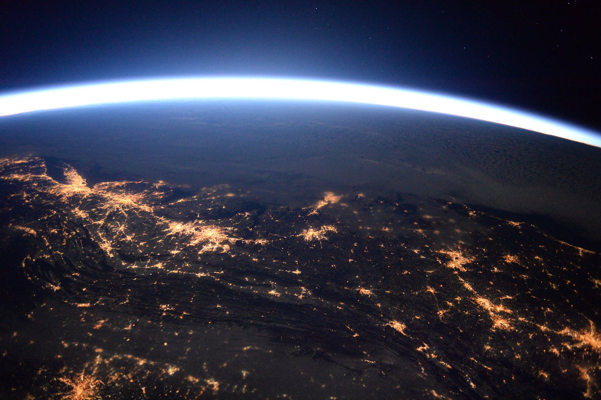 StationCDRKelly's tweet image. #blizzard2016 clearly seen off the #EastCoast as the sun begins to rise. Hope all OK! #BlizzardJonas #YearInSpace