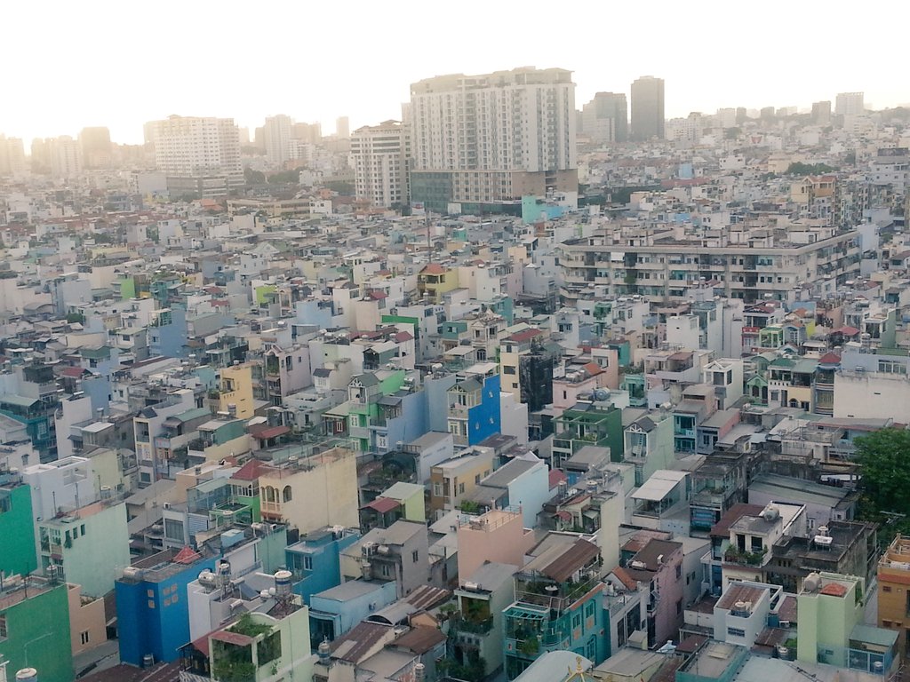 sweetsaltynutty's tweet photo. #hochiminh #9millionpeople #lookingfromtheoutsidein #Vietnam https://t.co/Ru6jJLqk24