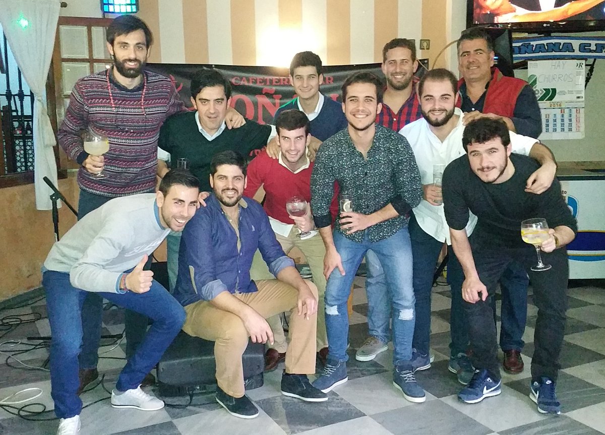 CafeDonana's tweet photo. Día de convivencia del @DonanaCF con grades amigos y mejores personas 🍜🍜🍻🍻☕☕🍸🍸🍸🍸🍸🍸🍸 https://t.co/zASio9GWWK