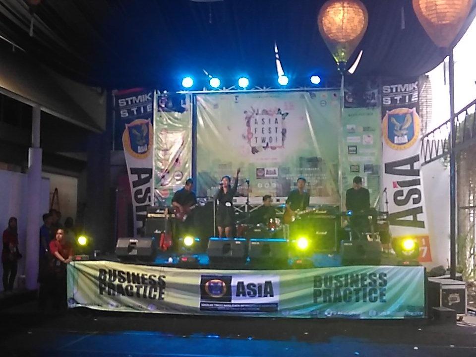 AGT2015's tweet photo. dibuka oleh octa and friends...peserta 1... di #FINAL yeahhhhhhhh https://t.co/MaLTvaz13w