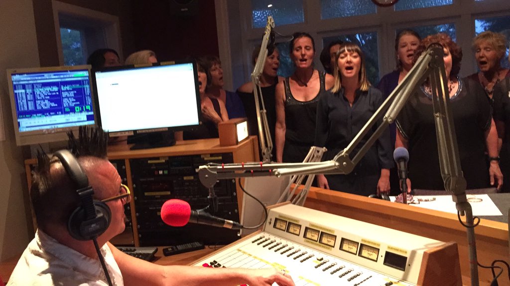 KickArtsRadio's tweet photo. Our studio has never been so crowded! Amazing people on our #DavidBowie tribute! @Green4Mayor https://t.co/ejKrzgev2a