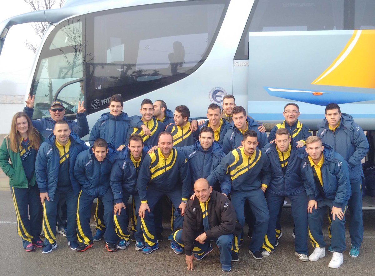 cddenia's tweet photo. L'expedició del nostre equip eixint cap a l'Infantil per a jugar el partit front a @1935Sdsueca #AmuntDenia #Dénia https://t.co/TJ1DqSh40u