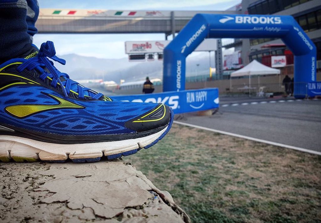 Scaldate i motori! - 1ora alla partenza delle Mugello GP Run 2016! #runhappy <a href="/runnersworldITA/">Runner's World ITA</a> <a href="/runlovers/">Runlovers</a>