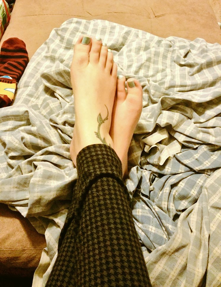 LoveGoddessMara's tweet photo. @Brattyfootgirls @FeetPics @rtandpromo @RT_Findommes @womenruleonly @kissthefloor @DommePromoter @tonybobo3 @findoms https://t.co/nBXO6gPCcc
