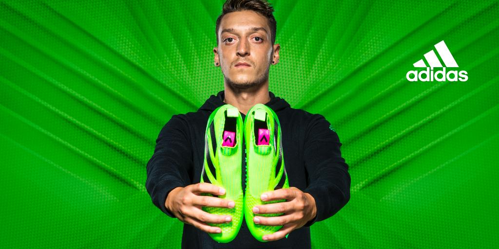 adidasUK's tweet photo. Take your seats, London.
The boss @mesutozil1088 is about to put on a show. 
#ACE16 #BeTheDifference https://t.co/2Rkk6lGxZW