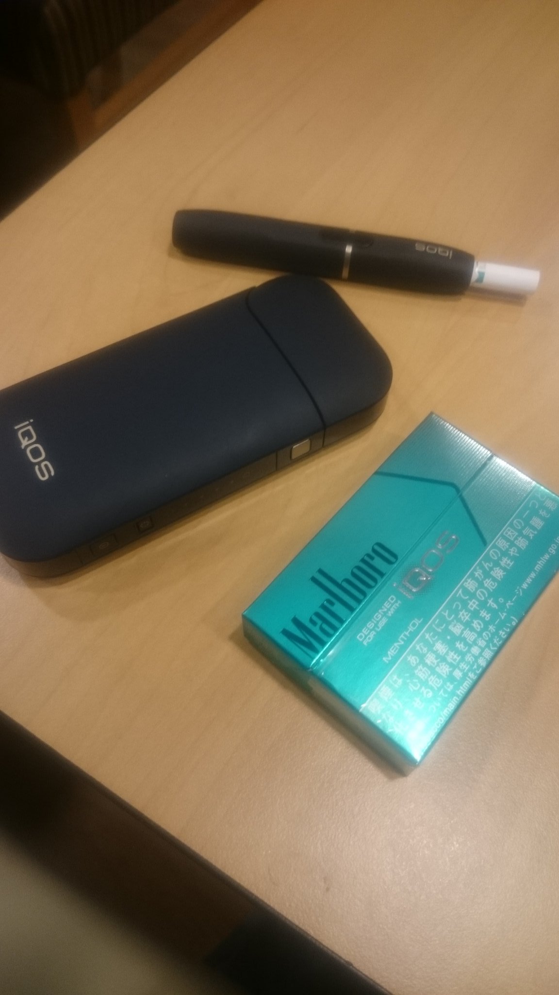 Gたかし A Twitteren Iqos アイコス 始めました かなり良い感じです これでもう 部屋の壁紙がヤニで変色して Akiraとスラムダンクのポスターが剥がせなくなるという憂き目には遭わなくなりそうです Iqos T Co Zqqavxny5i Twitter