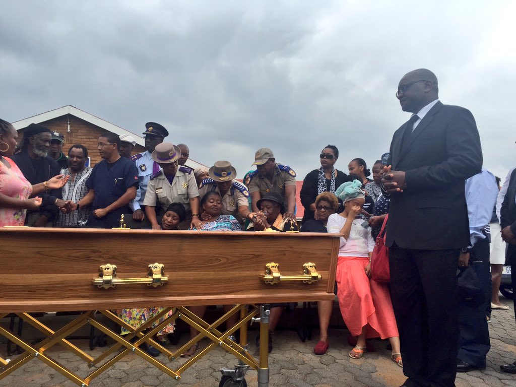 ewnreporter's tweet photo. #PalesaMadiba The premier hands over the remains, confirms investigations on her remains have been completed. EC https://t.co/yhMaeUdZfC