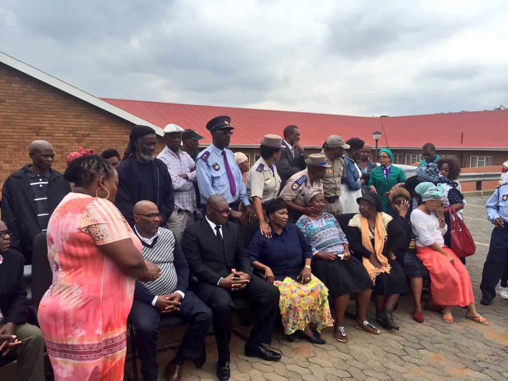 ewnreporter's tweet photo. #PalesaMadiba Nkosi-Malobane leads the official handing over of her remains to the Madiba family. EC https://t.co/iJV7HUegPf