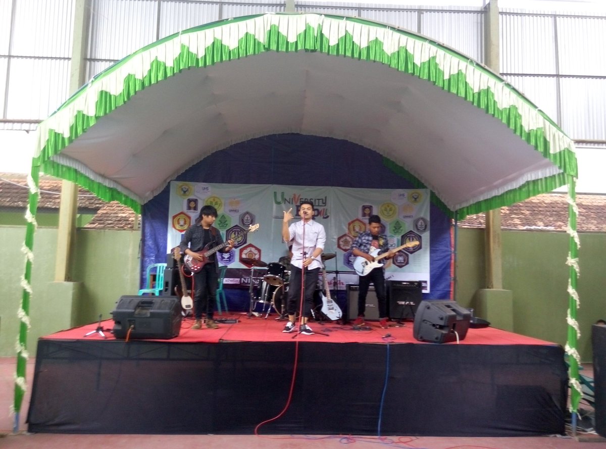 On the stage university expo kudus, realistisaja goes to kudus😊😊
