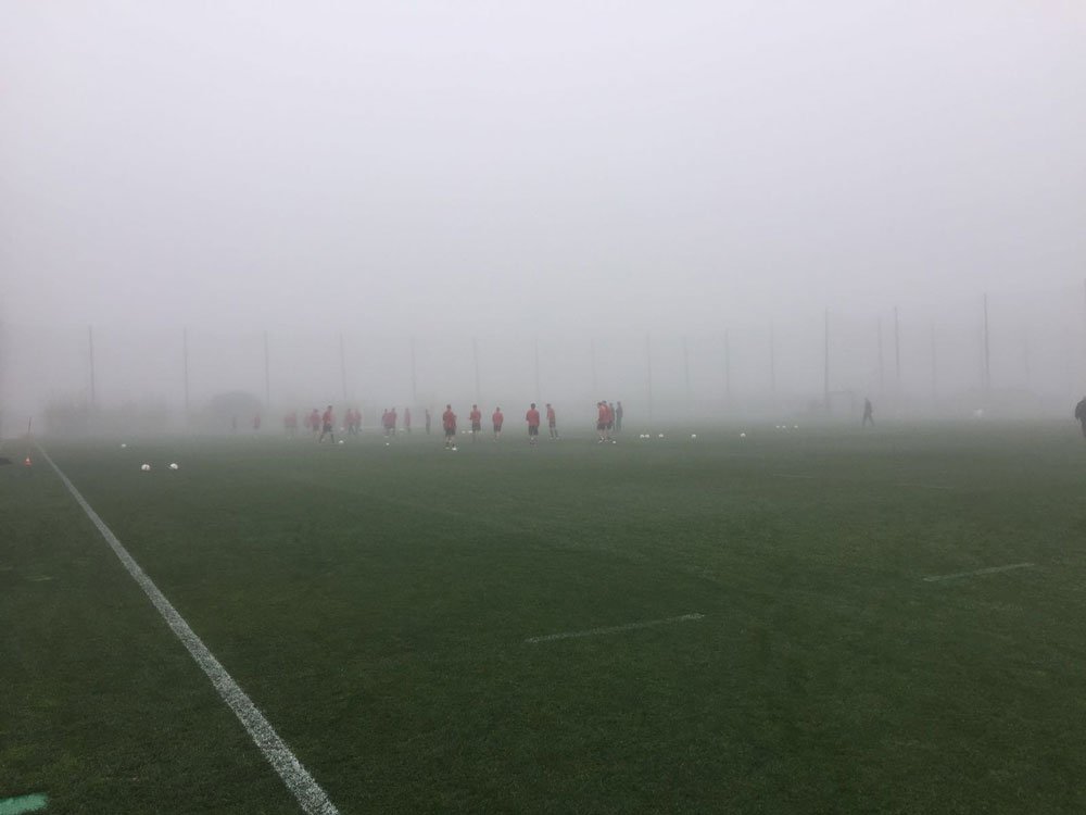 Rote_Teufel's tweet photo. Am vorletzten Tag in Oliva hatte der #FCK beim morgendlichen Training mit leichtem Nebel zu kämpfen. #Betze #FCKole https://t.co/cq2PxeHer7
