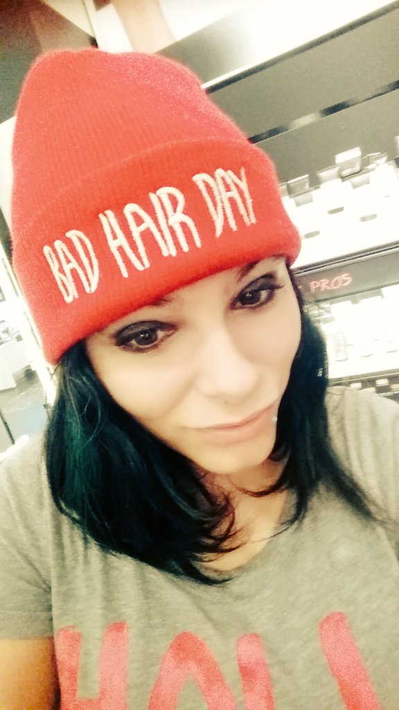 Selenapanda18's tweet photo. #BadHairDay https://t.co/vtSiYjqL09