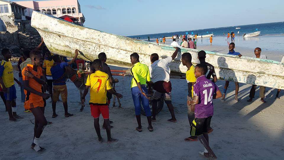Wayakii's tweet photo. Great article. #tweetliidopictures #Mogadishu #Somalia #boats #harmony #Donkey #LiidoAttack 
https://t.co/2wpol5syN7 https://t.co/WW5rAnXa0k