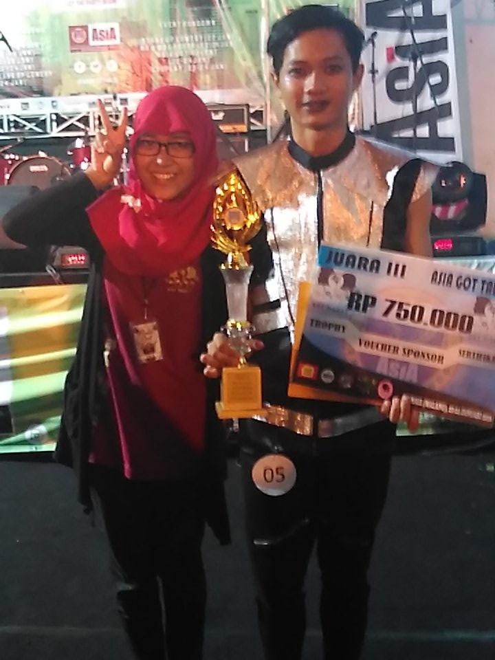 AGT2015's tweet photo. mimin with Juara 3 Al Ravohisma...yeeeeiiiiihhhhh https://t.co/VabzTG4YTq