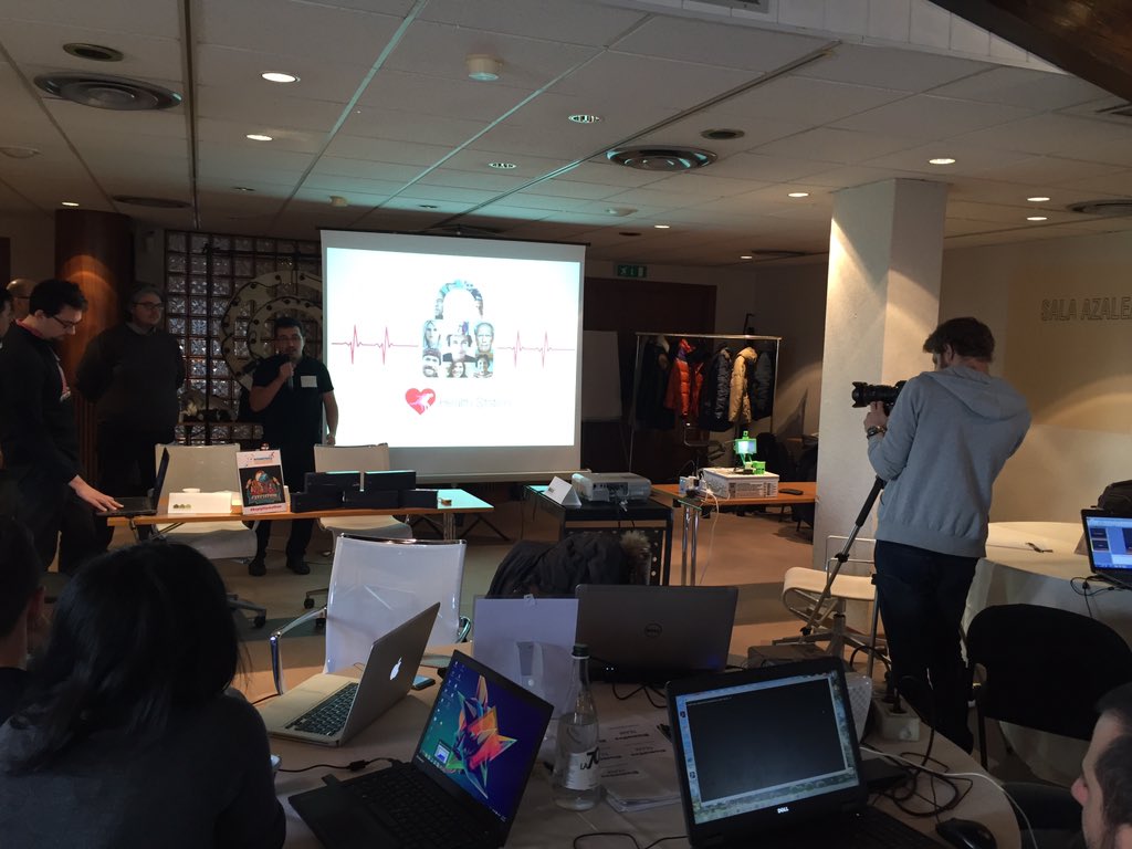 cristelyuna's tweet photo. Final stage at #biometrics #replyhackathon in Castione della Presolana! #hackathon2016 https://t.co/TclwjGDEb7