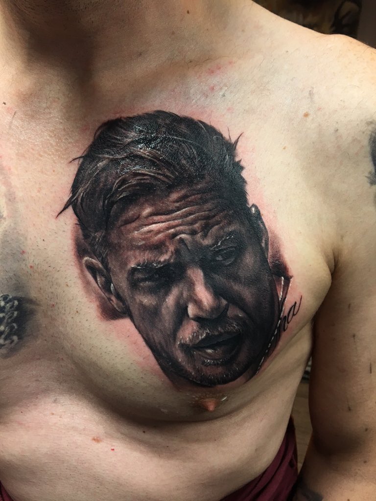 _oddboy_'s tweet image. Portrait of Tom hardy from this week .id really like to do more black and grey portraits !