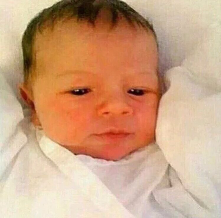 09031d's tweet photo. ついにLouisがパパに😂😂
やっぱ美男美女の赤ちゃんは可愛い顔してるな～👶❤💜💛
Louis,Brianaおめでとう🎉🎉
@Louis_Tomlinson https://t.co/WxQxr1CpUl