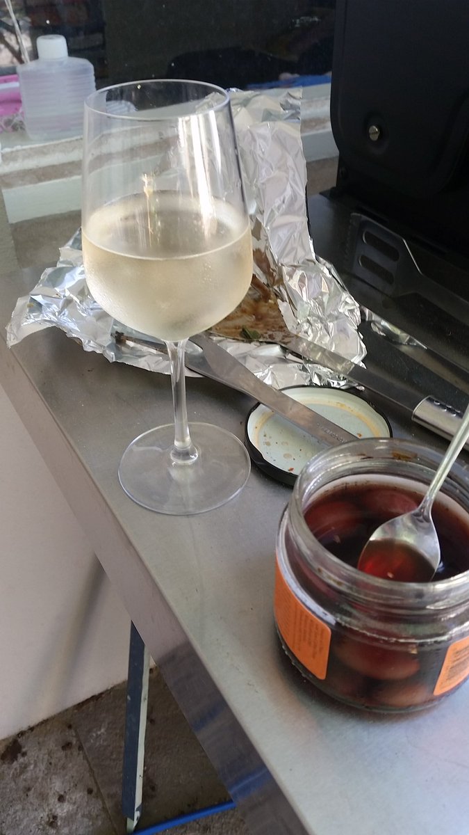ReFindWine's tweet photo. Some 93 point Purple Hands Pinot Gris...yummy with lime and chilli olives. Pear fruit and mouthfeel..
Awesomeness! https://t.co/NsZ41KCnh1