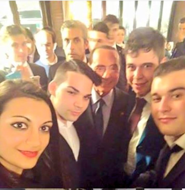 Lo straordinario affetto di @FI_giovanilomb X #SilvioBerlusconi! #NoiconTe da sempre!! @AngieCalabria <a href="/forza_italia/">Forza Italia</a>