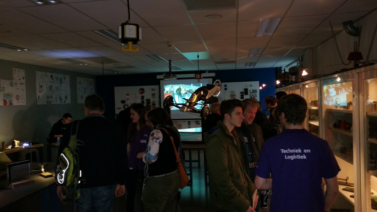 Veel enthousiaste bezoekers <a href="/FontysVenlo/">Fontys Venlo</a> voor #Werktuigbouwkunde en #IndustrieelProductOntwerpen