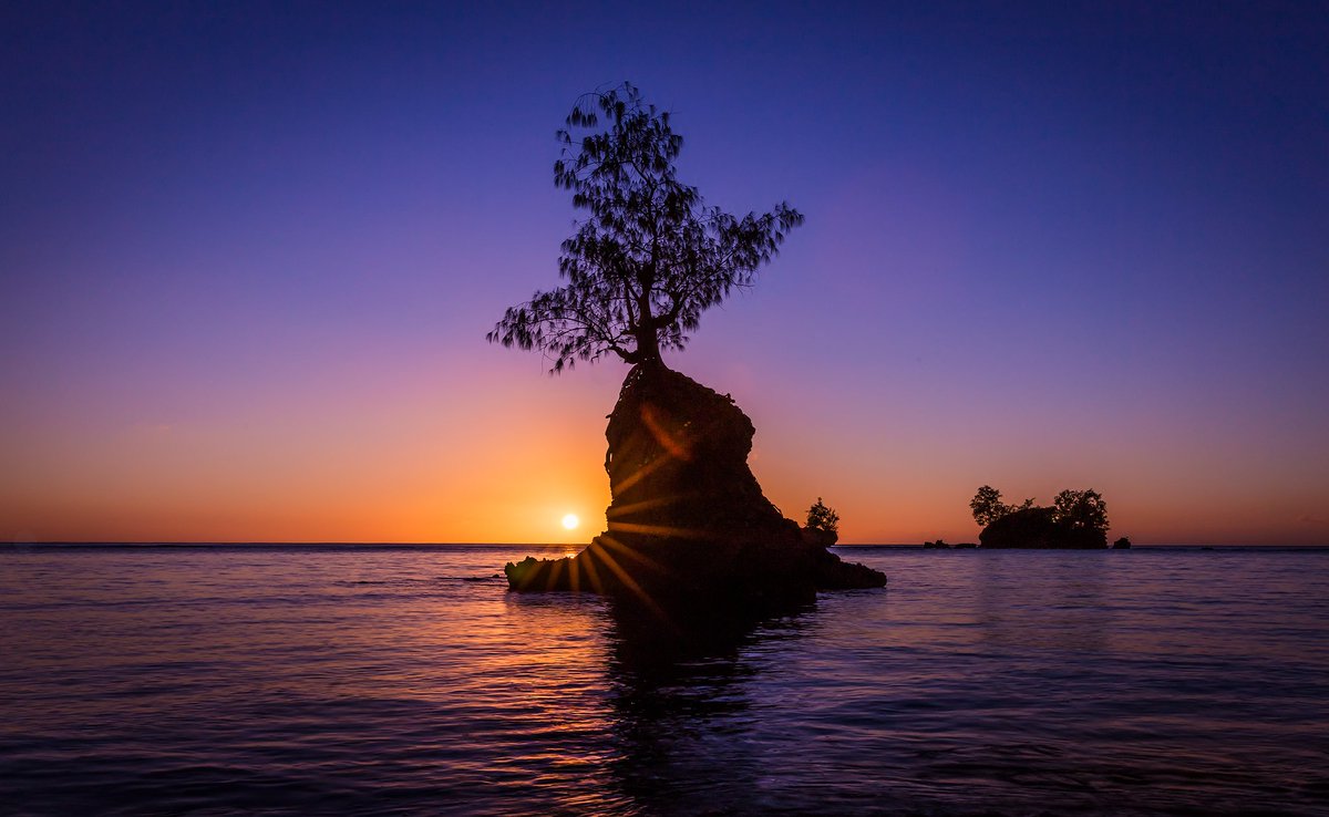 GuamAtNight's tweet image. Rock solid tripod work with @ReallyRightStuf at Agat Invasion Beach, #Guam