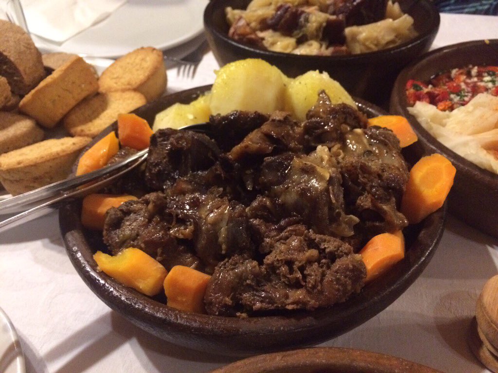 carZrs's tweet photo. Jagnjetinaaaa #staroselo #etnoselo @TOZlatibor https://t.co/sE9AxS9e39