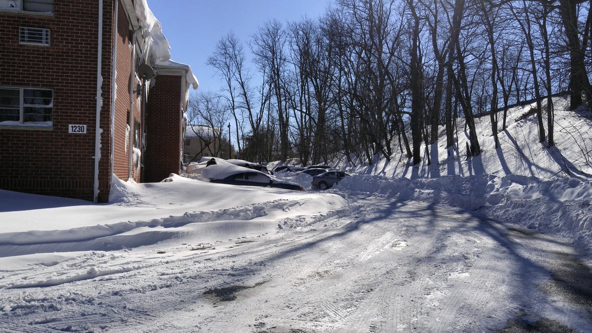 Barbanellb's tweet image. Let the clean up commence in Clark nj. Beautiful 29 degrees with about 27 inches or so from storm.