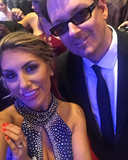 4 pic. Some photos from @avnawards last night:) ?❤️ @kevinm00re https://t.co/3JDVLVJQkj
