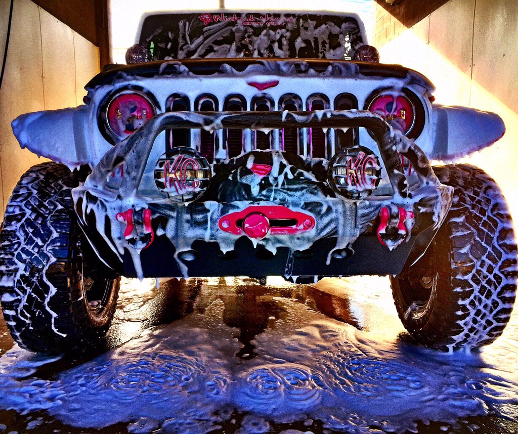 im_supersteph's tweet photo. #sudsy #Sunday with #BG 💗 #jeep @jeepmafia1 @DebbieGoyette @Jeepbeef_MI @jpmagazine https://t.co/djVeAGc6FT
