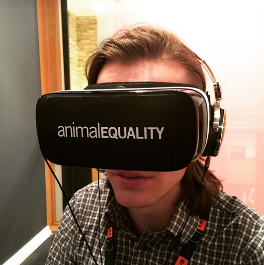 AnimalEquality's tweet image. #Sundance: Inside factory farms with #VirtualReality

RT if you think that everyone should see what @Jose_Valle saw