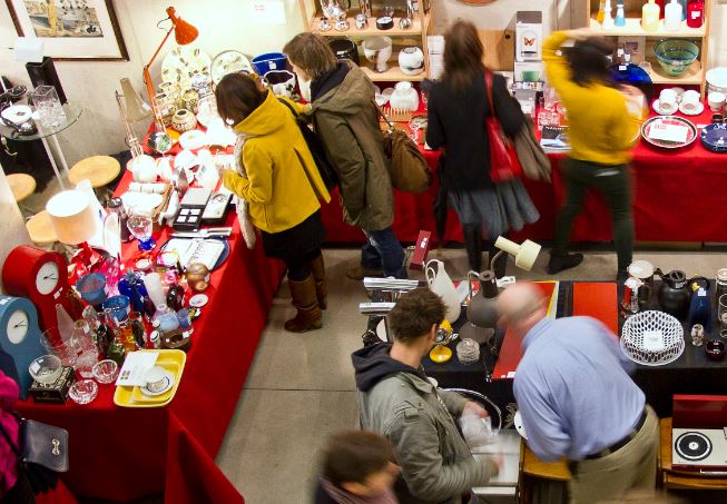 ZnorMagazine's tweet photo. 10 duotickets mét glas cava te winnen voor Late Night Vintage, vrijdag op Dubieus Design: https://t.co/6w4MRh53t8 https://t.co/8KDZmY0tVZ