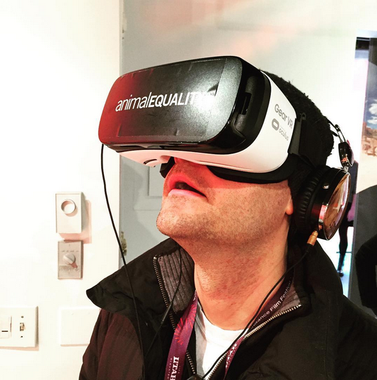 AnimalEquality's tweet image. #Sundance: Inside factory farms with #VirtualReality

RT if you think that everyone should see what @Jose_Valle saw
